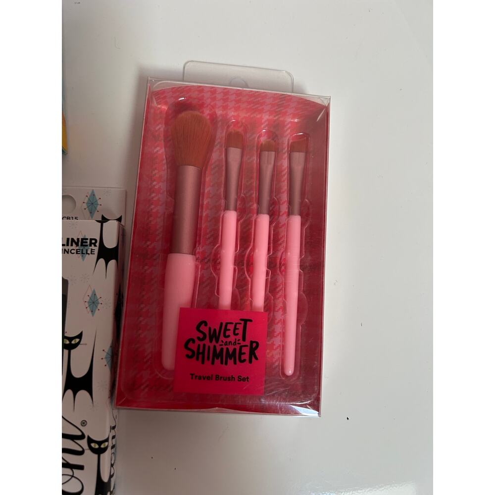 Random Makeup Bundle - Picture 4 of 5